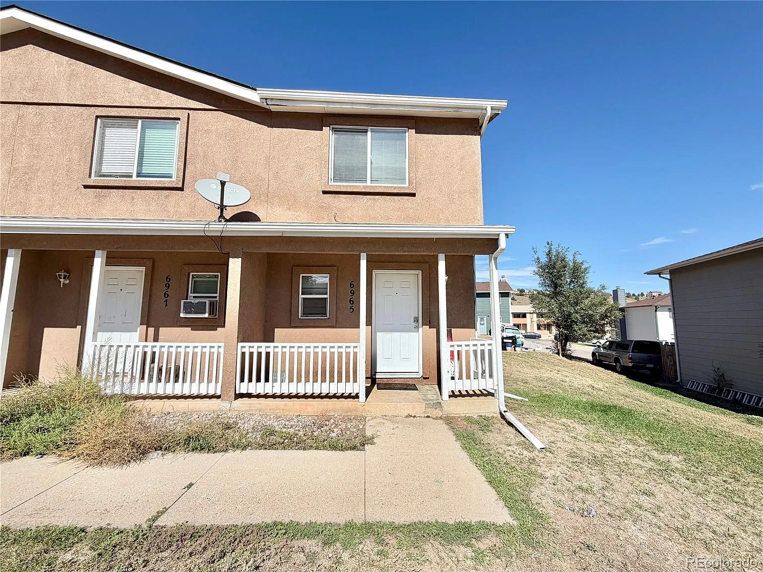 2 bed, 1.5 bath, 900 sqft, $1,282 — Photo 1