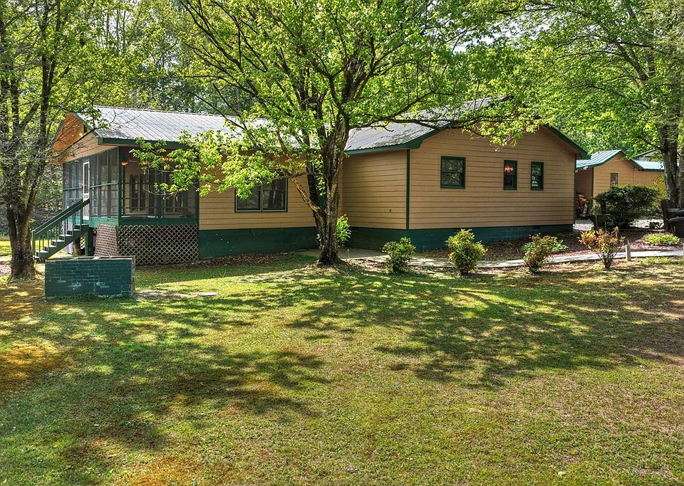 16th image of 111 Candlewood Ln