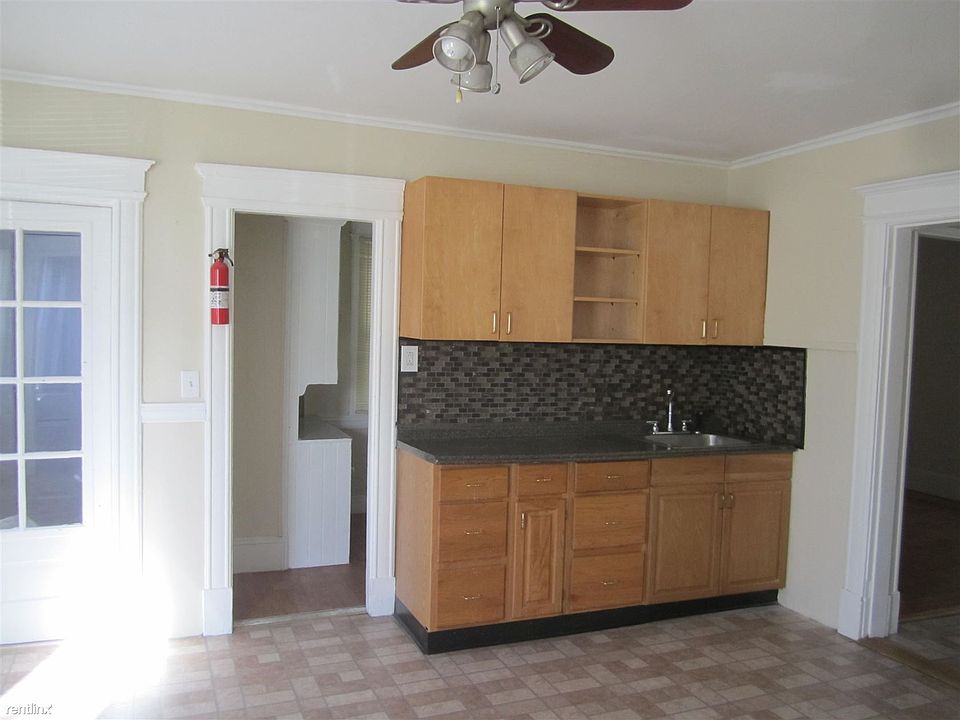 14 Parshley 1st fl - b4 Montenegro moved in 173