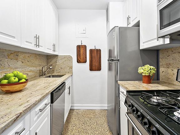 2nd image of 33 Greenwich Ave APT 14F