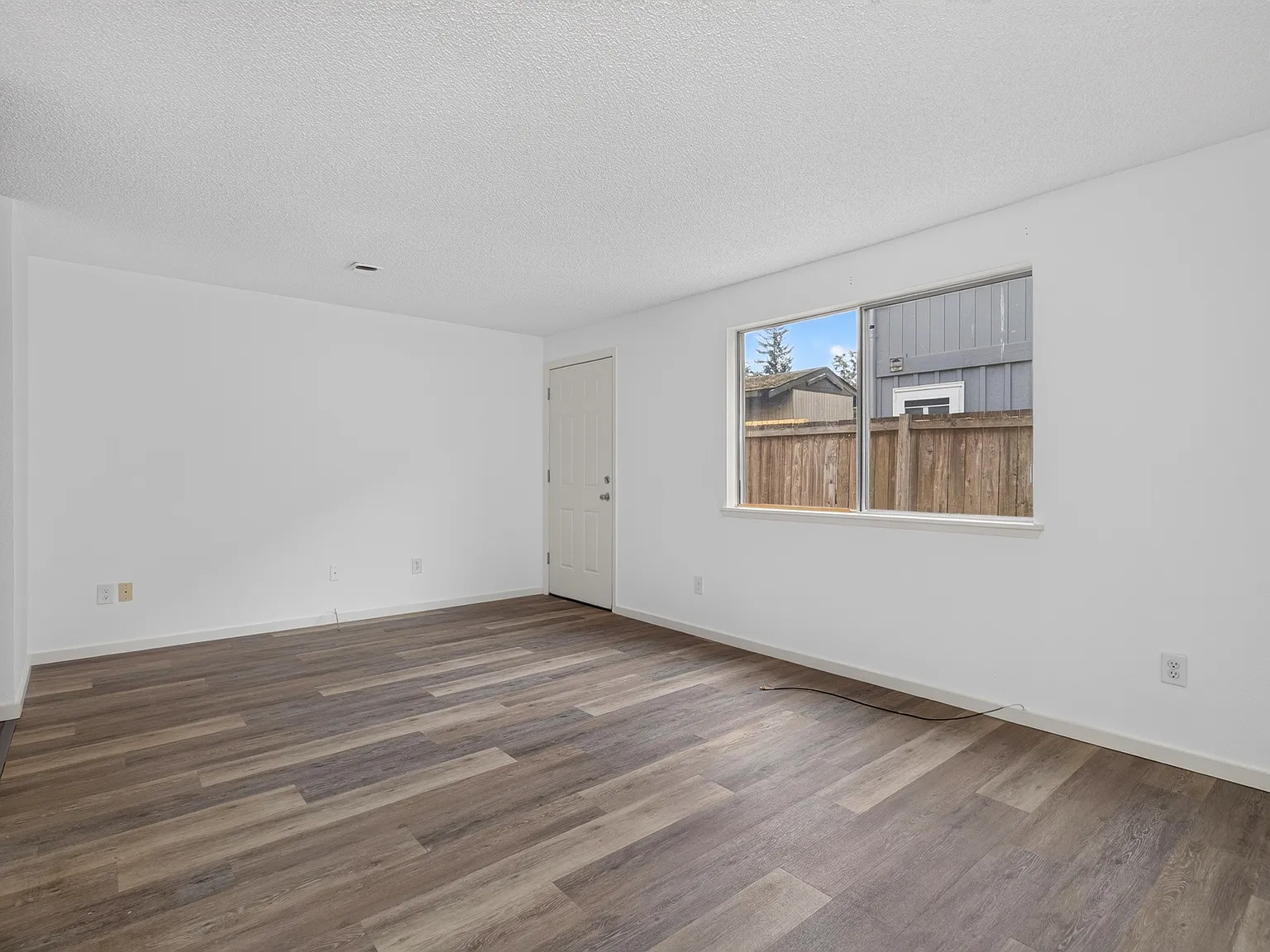 2 bed, 1.5 bath, 1008 sqft, $1,900 — Photo 4