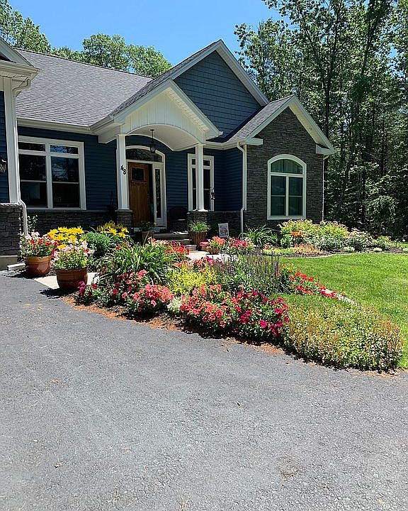 1st image of 48 Brampton Ln