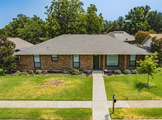 802 Meadow Gate Dr, Garland, TX