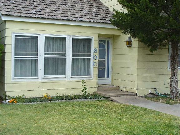 3rd image of 800 University Dr