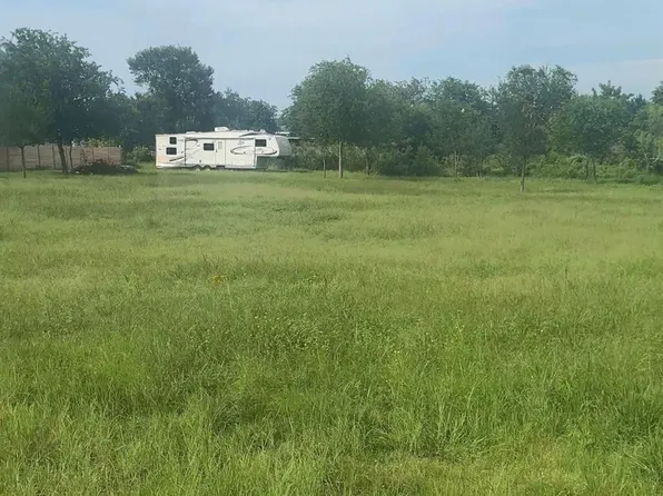 126 Cuernavaca Dr, Del Valle, TX 78617