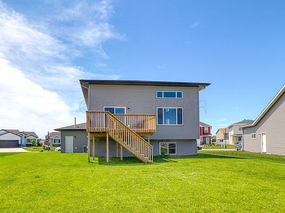 4th image of 818 Albert Dr W
