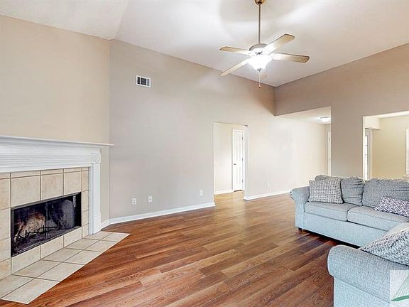 5th image of 321 Saranac Way
