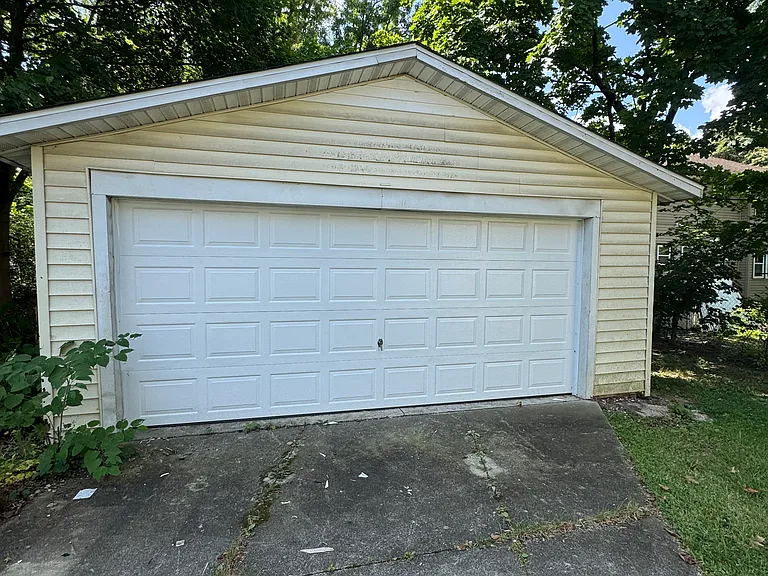 910 Whittier Ave — Photo 20
