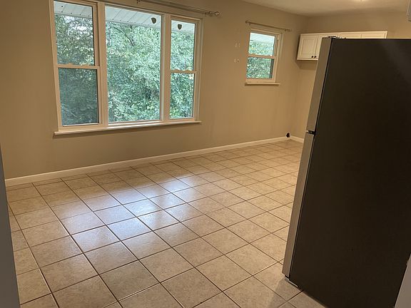 4th image of 3300 Valley View Dr N #3322