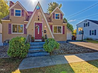 27 Miles Standish Rd, Schenectady, NY 12306