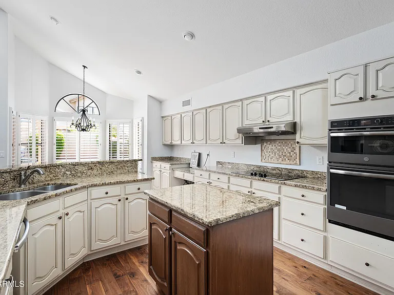 1660 W Honeysuckle Ln — Photo 8
