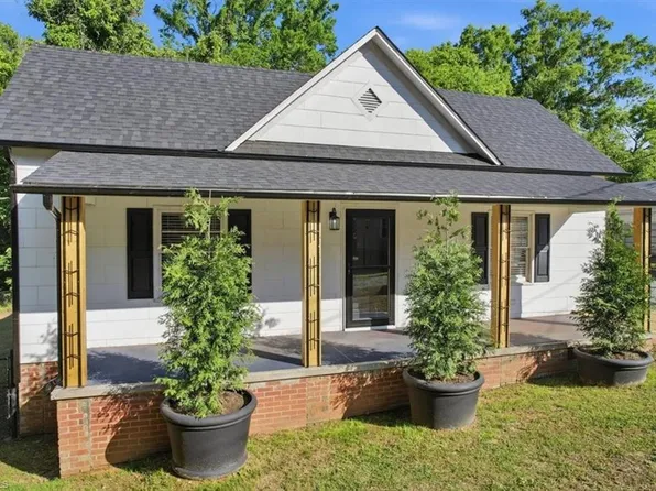 1253 Carolina St, Graham, NC 27253