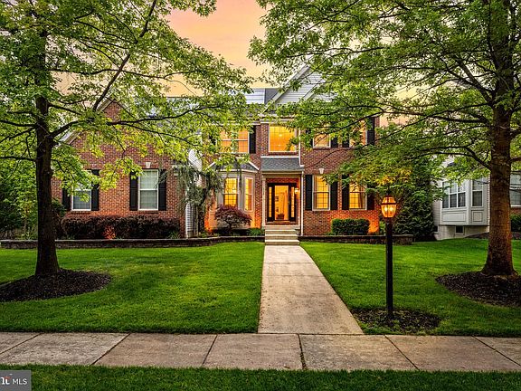 2nd image of 112 Hillside Ln