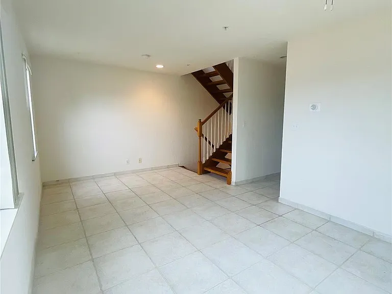 2605 Bay Dr — Photo 16