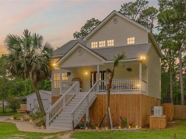 123 Dewberry St, Dauphin Island, AL 36528