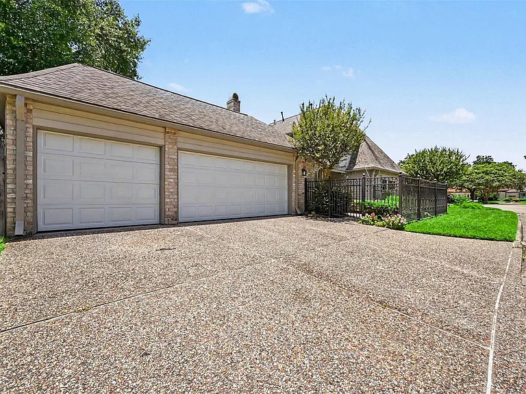507 Commodore Way — Photo 44