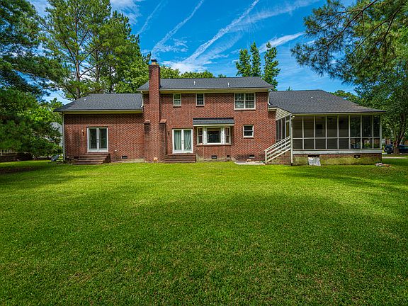 3rd image of 8663 Laurel Grove Ln