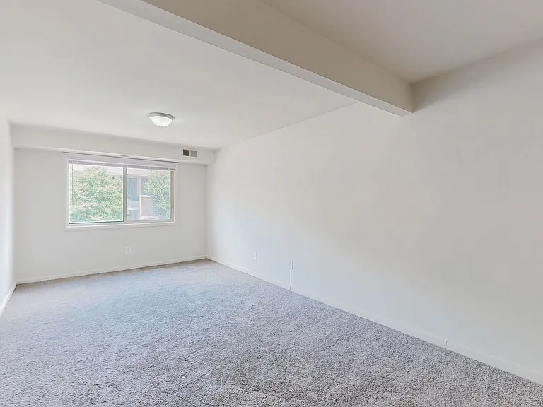 Westgate At Laurel Apartments — Photo 13