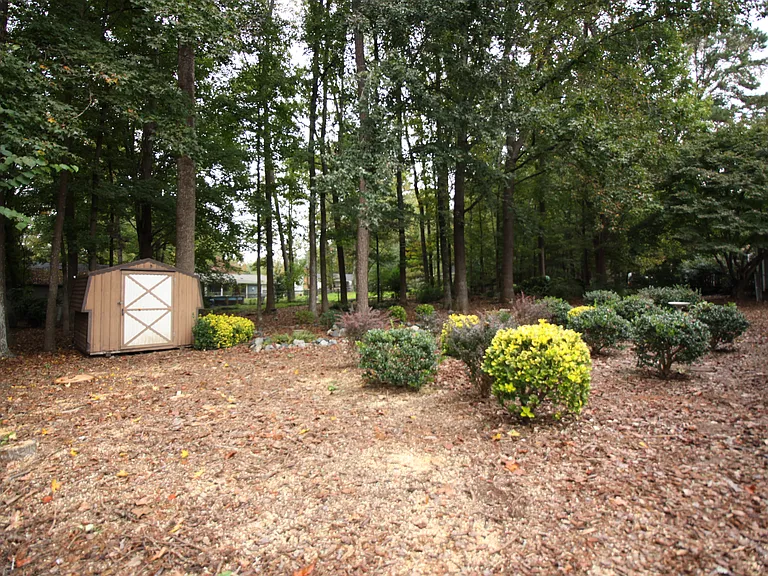 8200 Mahogany Dr — Photo 6
