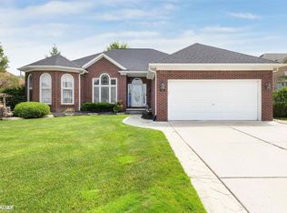 36606 Maple Leaf Dr, New Baltimore, MI