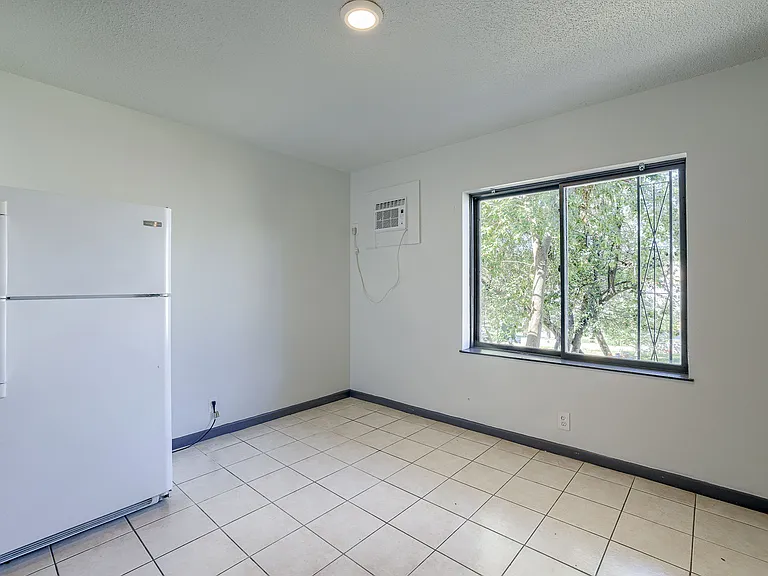 4513 Lafayette Ave — Photo 6
