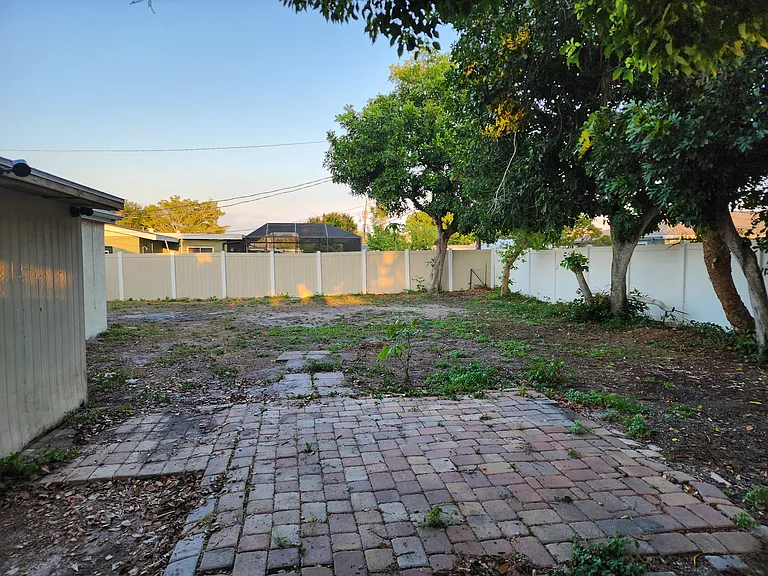 38th Ave W — Photo 11
