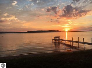 7924 S Dunns Farm Rd, Maple City, MI 49664