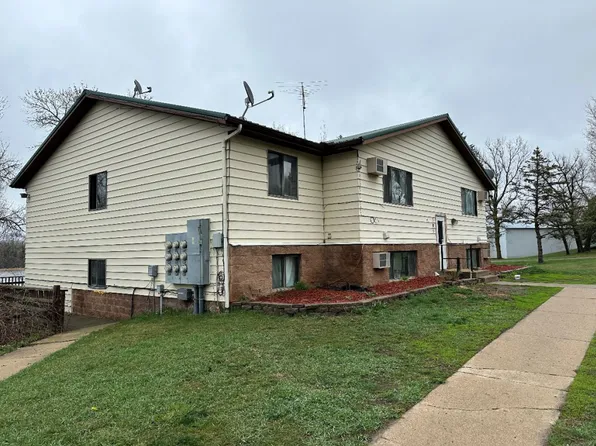 305 9th St APT 15, Howard Lake, MN 55349