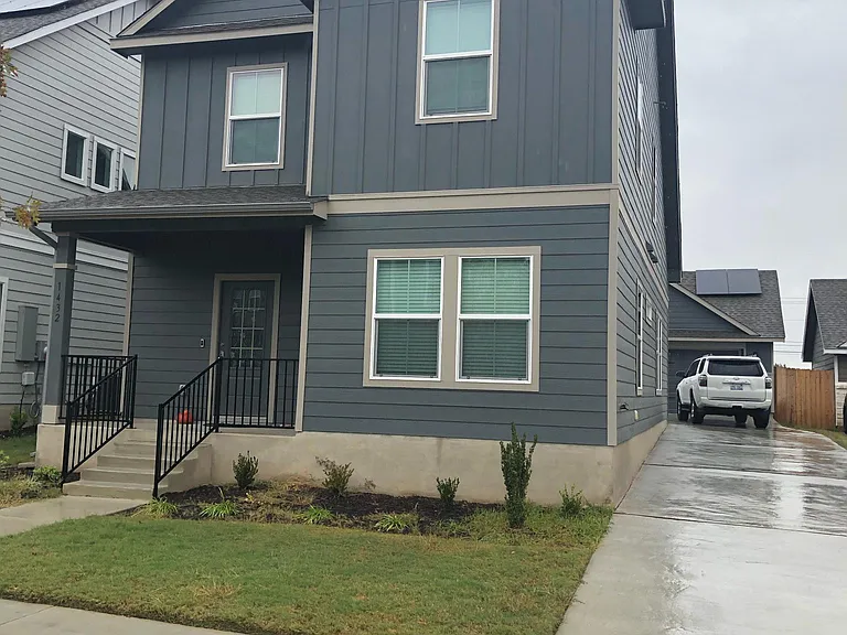1432 Weatherford Ln — Photo 1