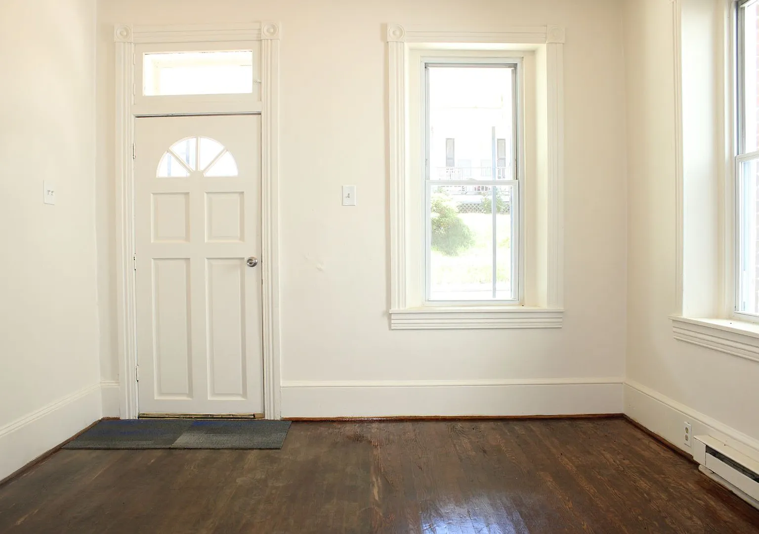 118 W Main St, Windsor, PA 17366 — Photo 2