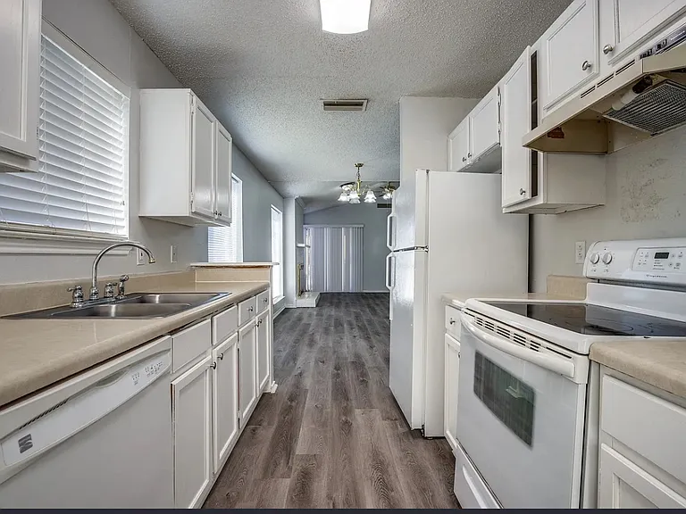 1725 Lemonwood Cir — Photo 3