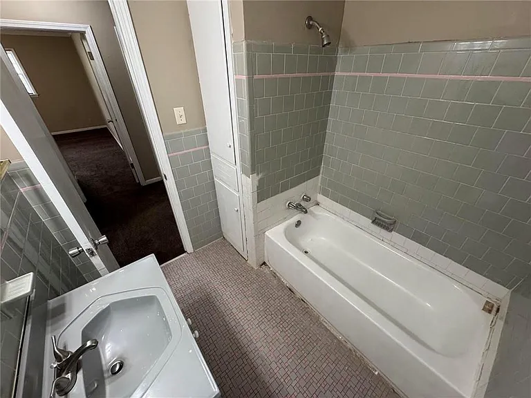 5855 Woodvale Dr — Photo 12