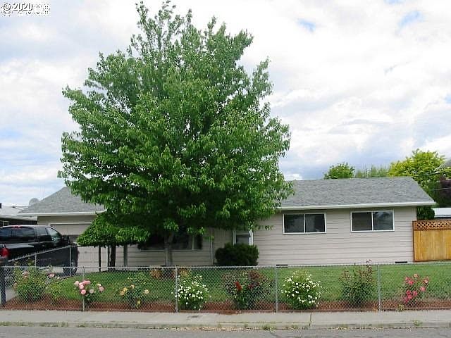 2nd image of 905 E 19th St
