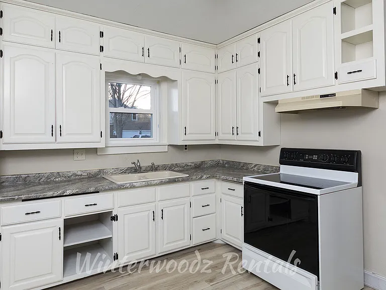 1405 Emilie St — Photo 9