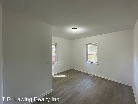 2nd image of 1807 Wood St