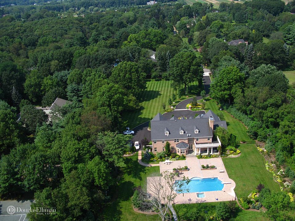 1st image of 67 Hoaglands Ln