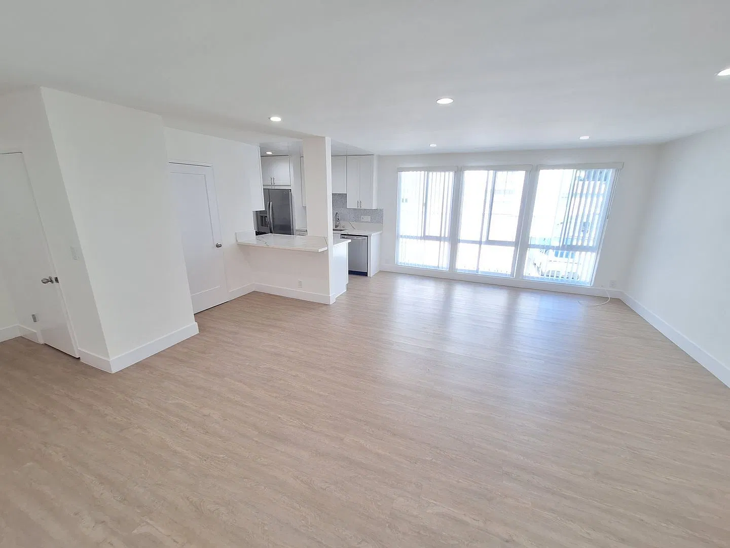 2 bed, 2.0 bath, 1200 sqft, $3,187 — Photo 4