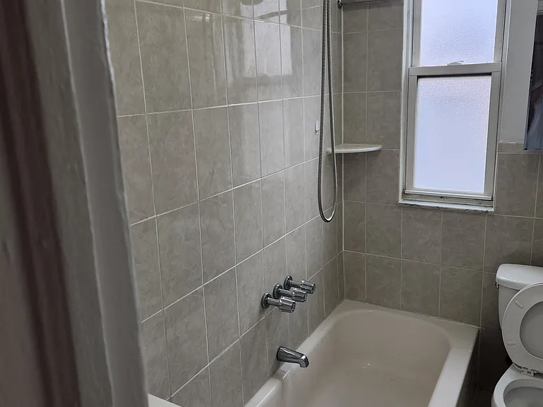 Colden Ave — Photo 14