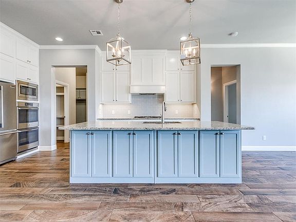 5th image of 15900 Meadow Rue Ln