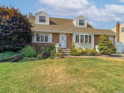 275 N Kings Avenue, Massapequa, NY, 11758