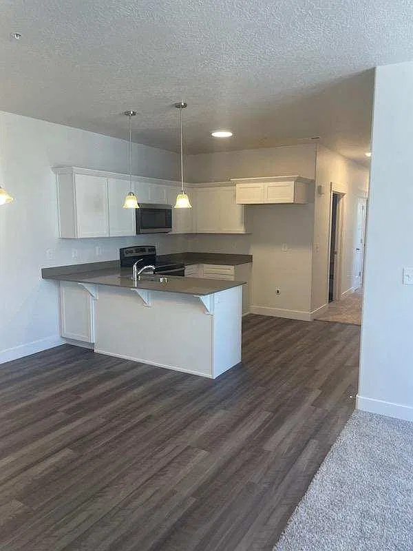 3 bed, 1272 sqft, $1,850 — Photo 1