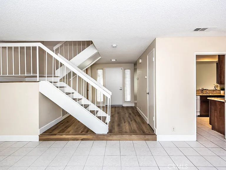 21 Ashbrook #102 — Photo 8