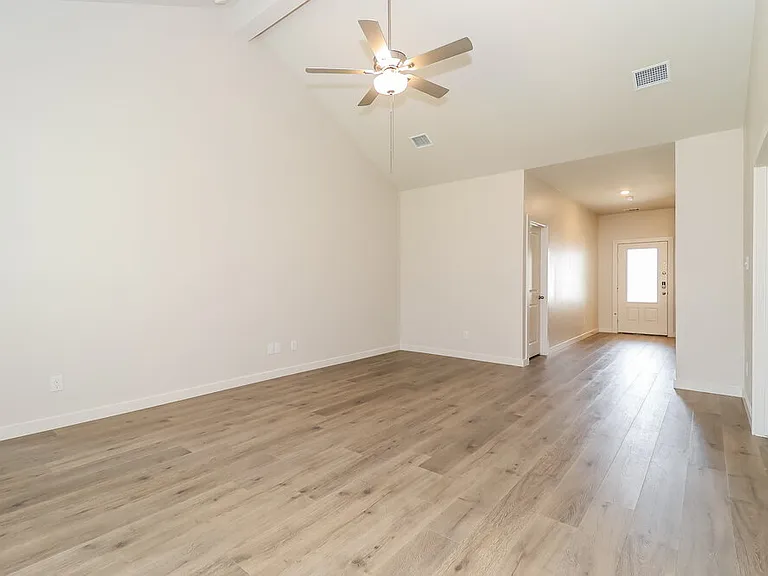 1505 Woodwinds Dr — Photo 5