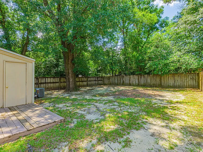126 Hampton Dr — Photo 13