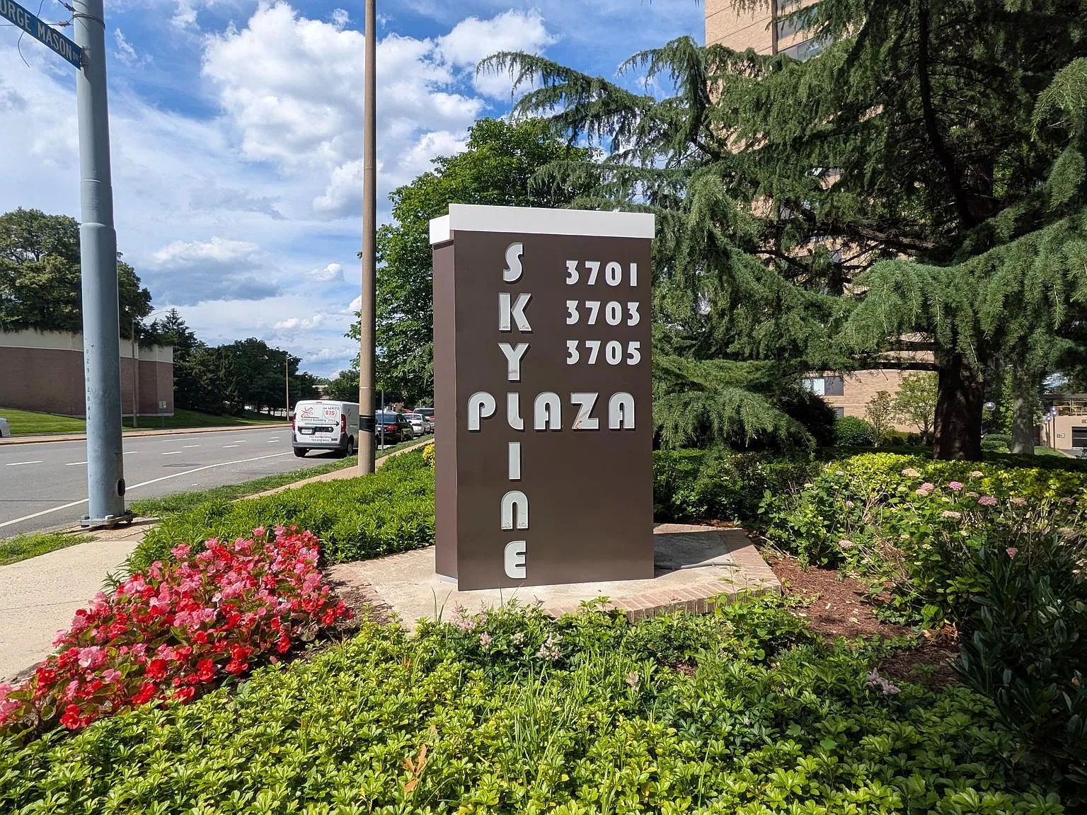 Skyline Plaza N Condo — Photo 2