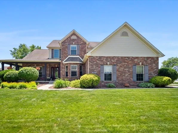 3901 Watertown Ln, Bloomington, IL 61705