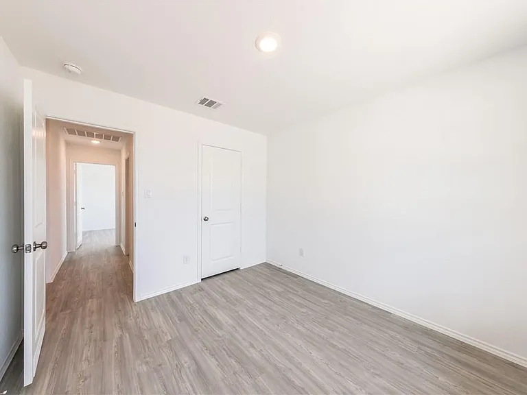 2867 Rosefinch — Photo 10