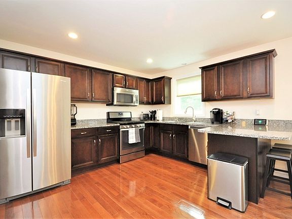5th image of 128 West St