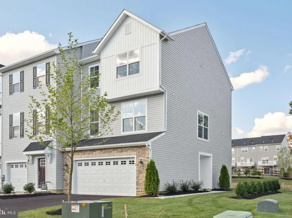 2 Aviary Rd, West Deptford, NJ 08086