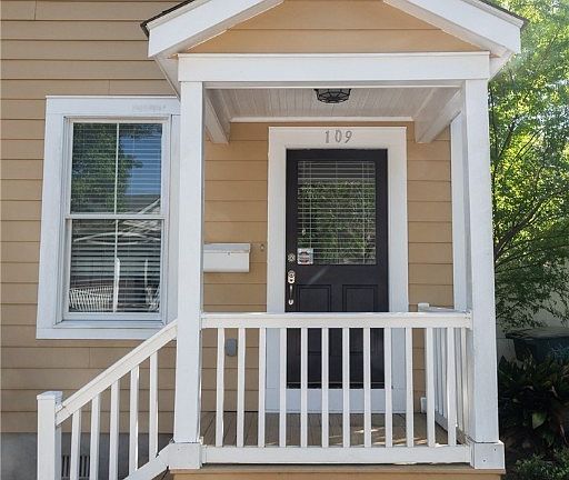 2nd image of 109 W 31st Street